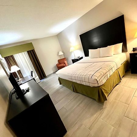 La Quinta By Wyndham Salina Hotel Екстериор снимка