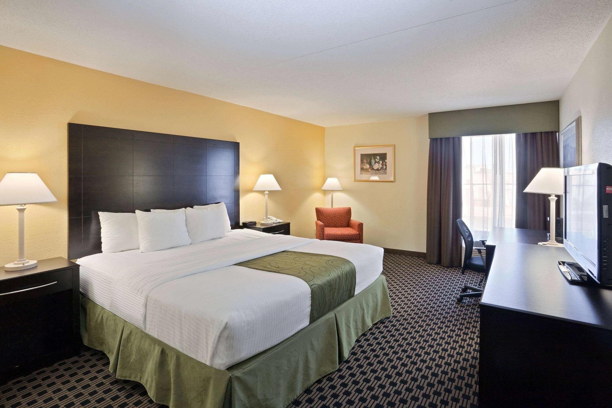La Quinta By Wyndham Salina Hotel Екстериор снимка