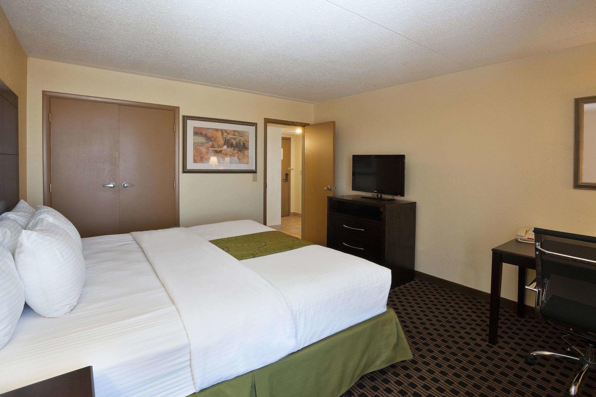 La Quinta By Wyndham Salina Hotel Екстериор снимка