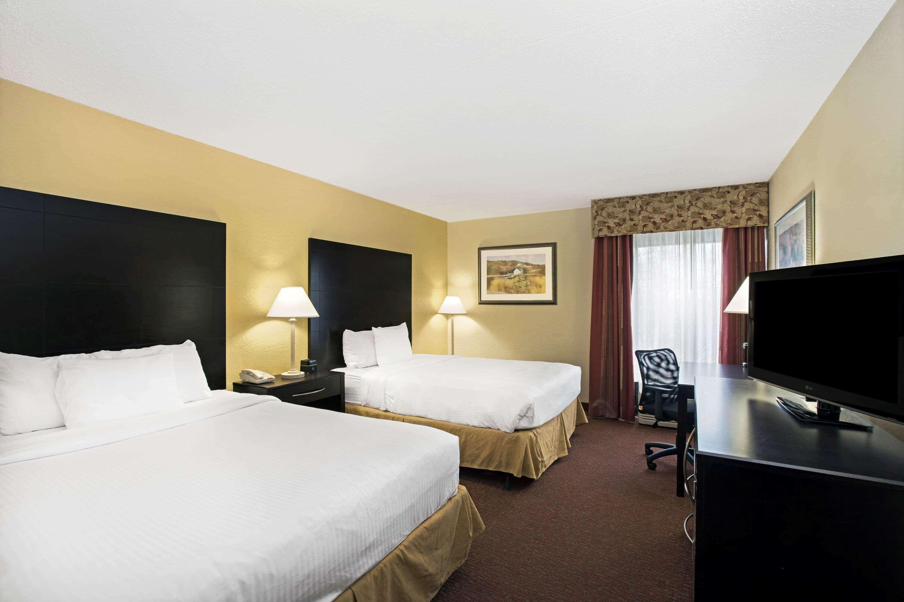 La Quinta By Wyndham Salina Hotel Екстериор снимка