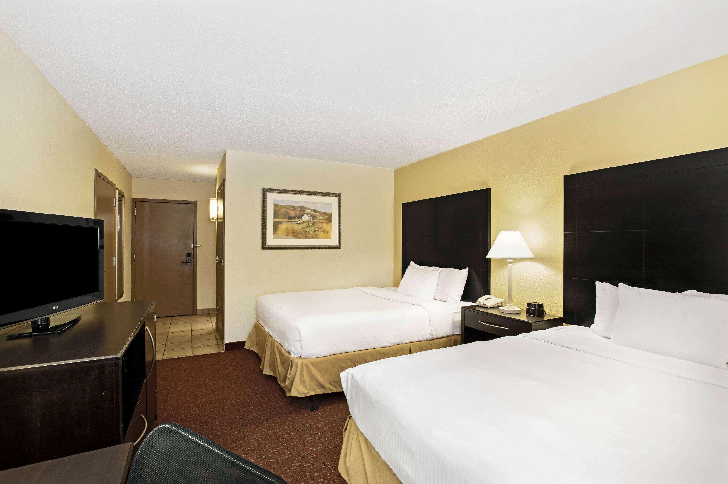 La Quinta By Wyndham Salina Hotel Екстериор снимка
