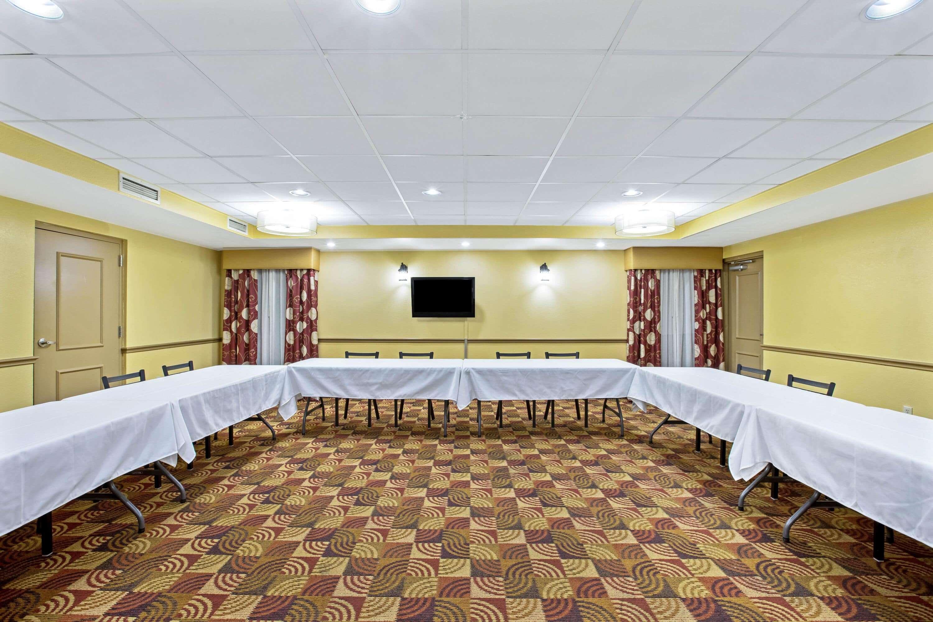 La Quinta By Wyndham Salina Hotel Екстериор снимка