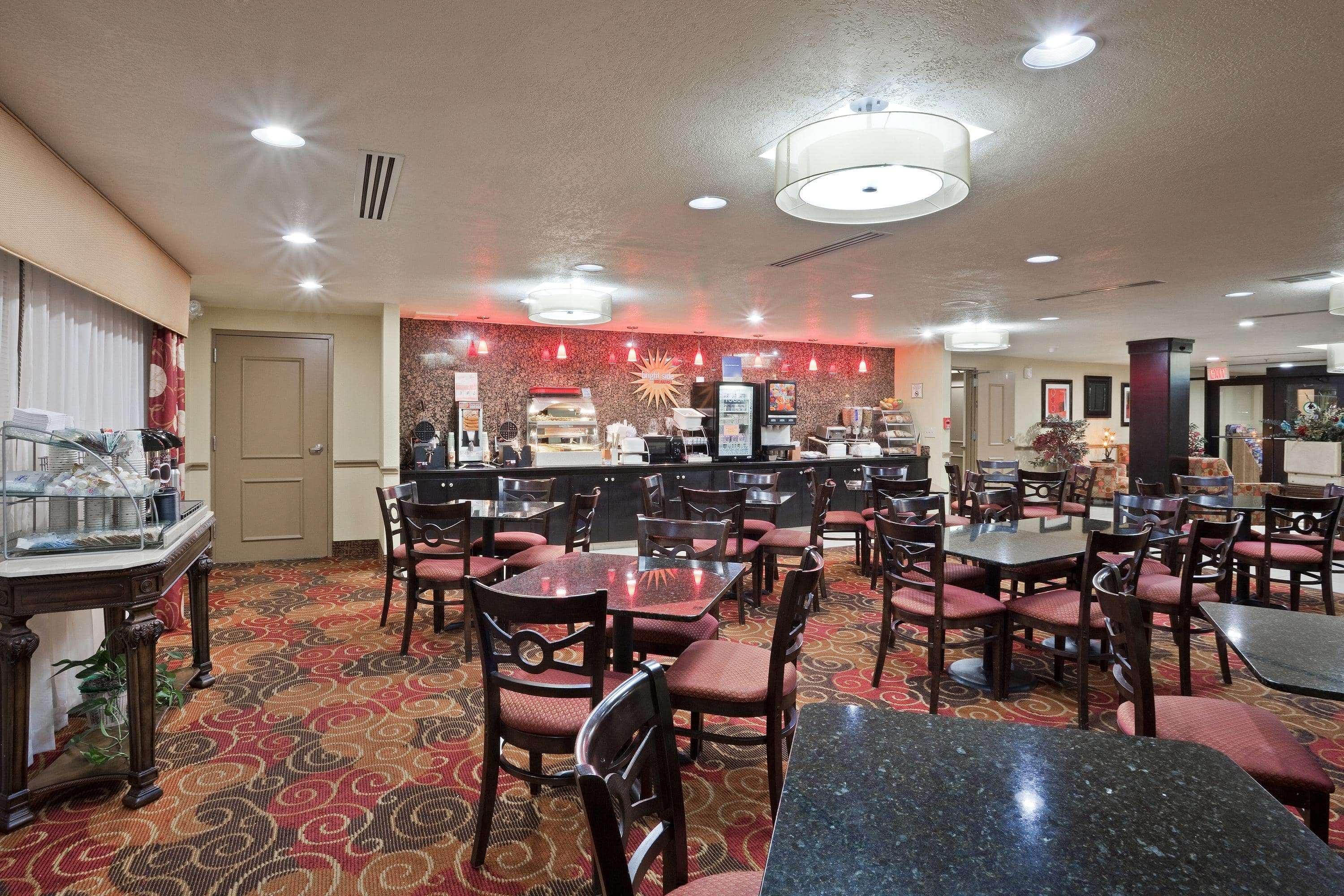 La Quinta By Wyndham Salina Hotel Екстериор снимка