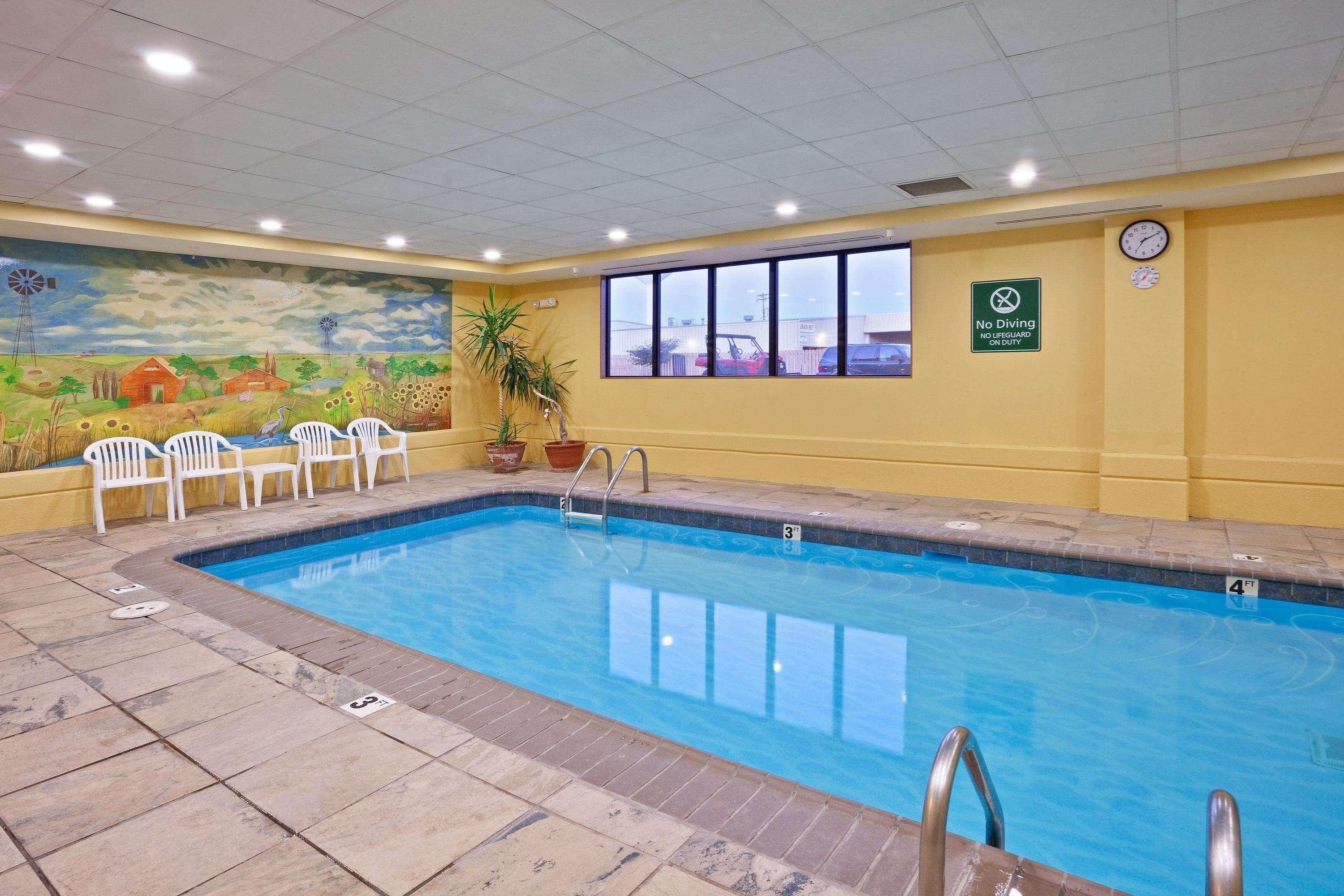 La Quinta By Wyndham Salina Hotel Екстериор снимка