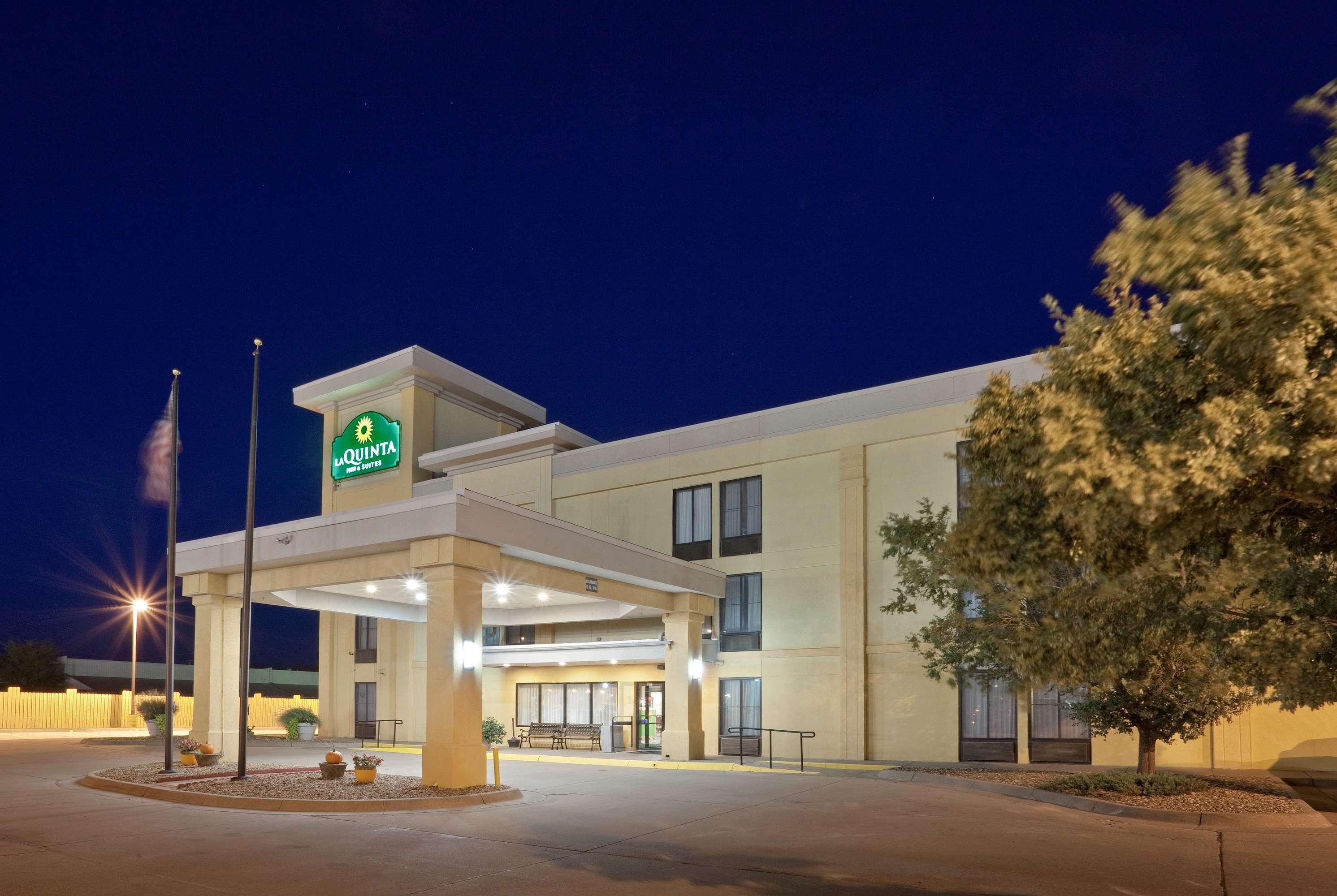 La Quinta By Wyndham Salina Hotel Екстериор снимка