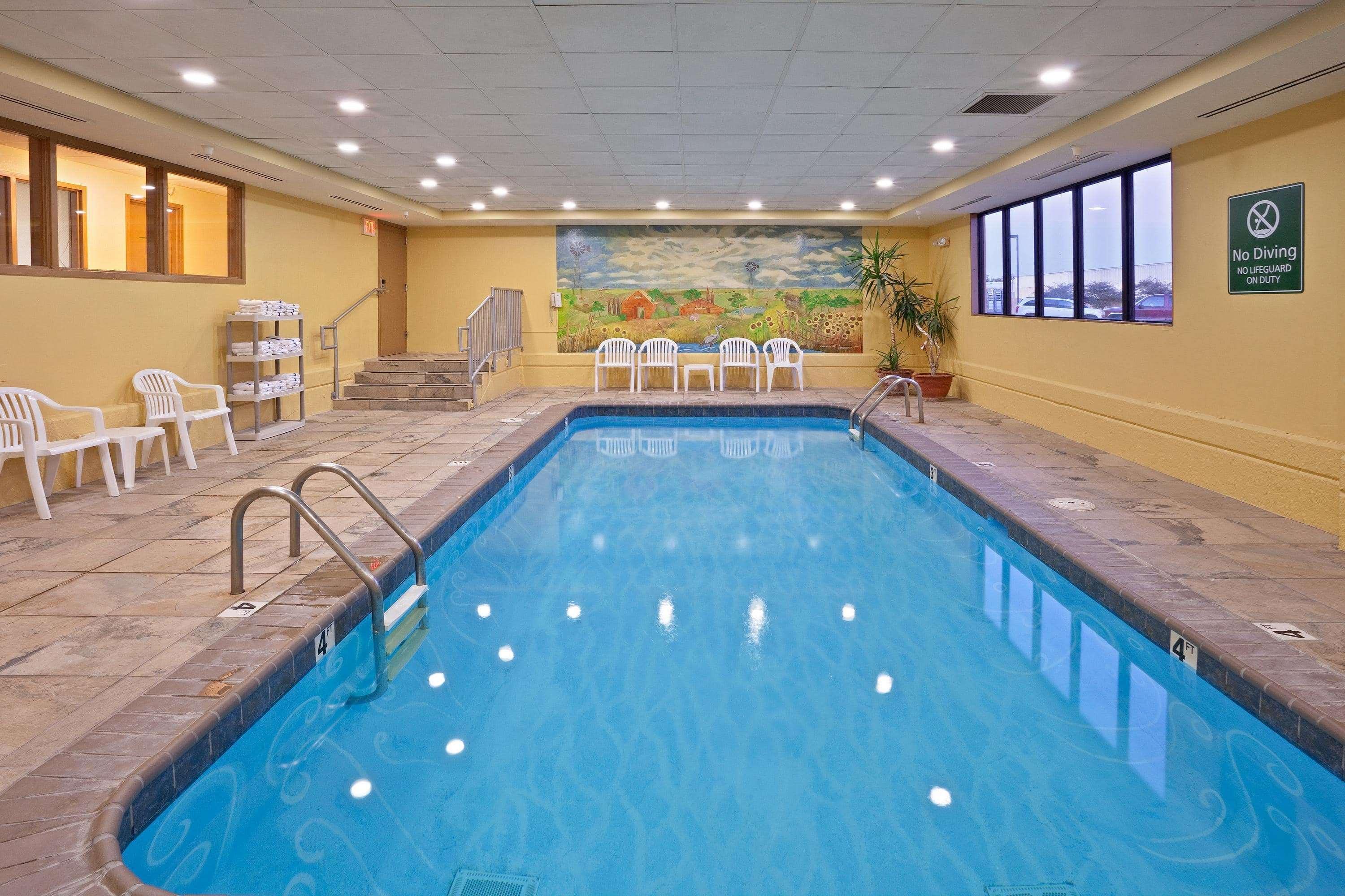 La Quinta By Wyndham Salina Hotel Екстериор снимка