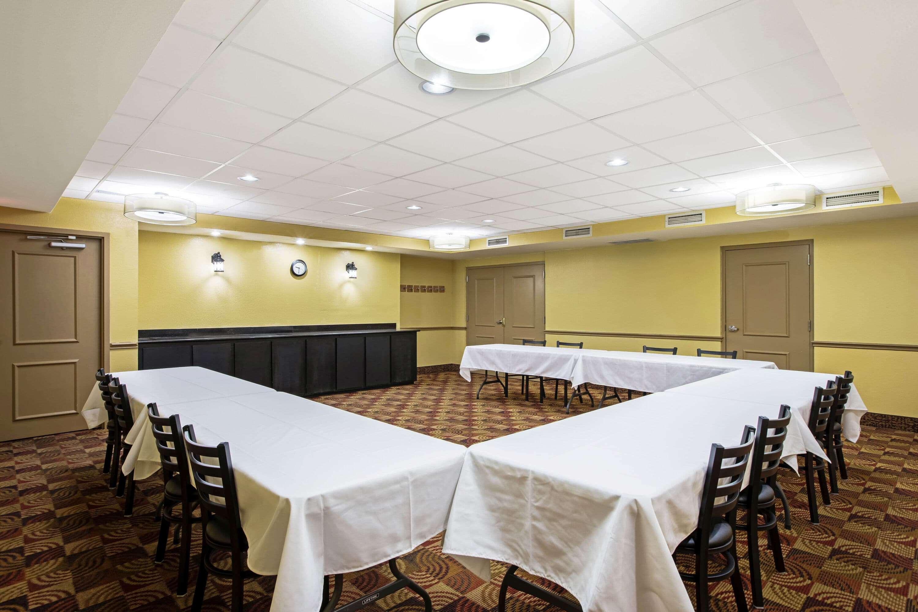 La Quinta By Wyndham Salina Hotel Екстериор снимка