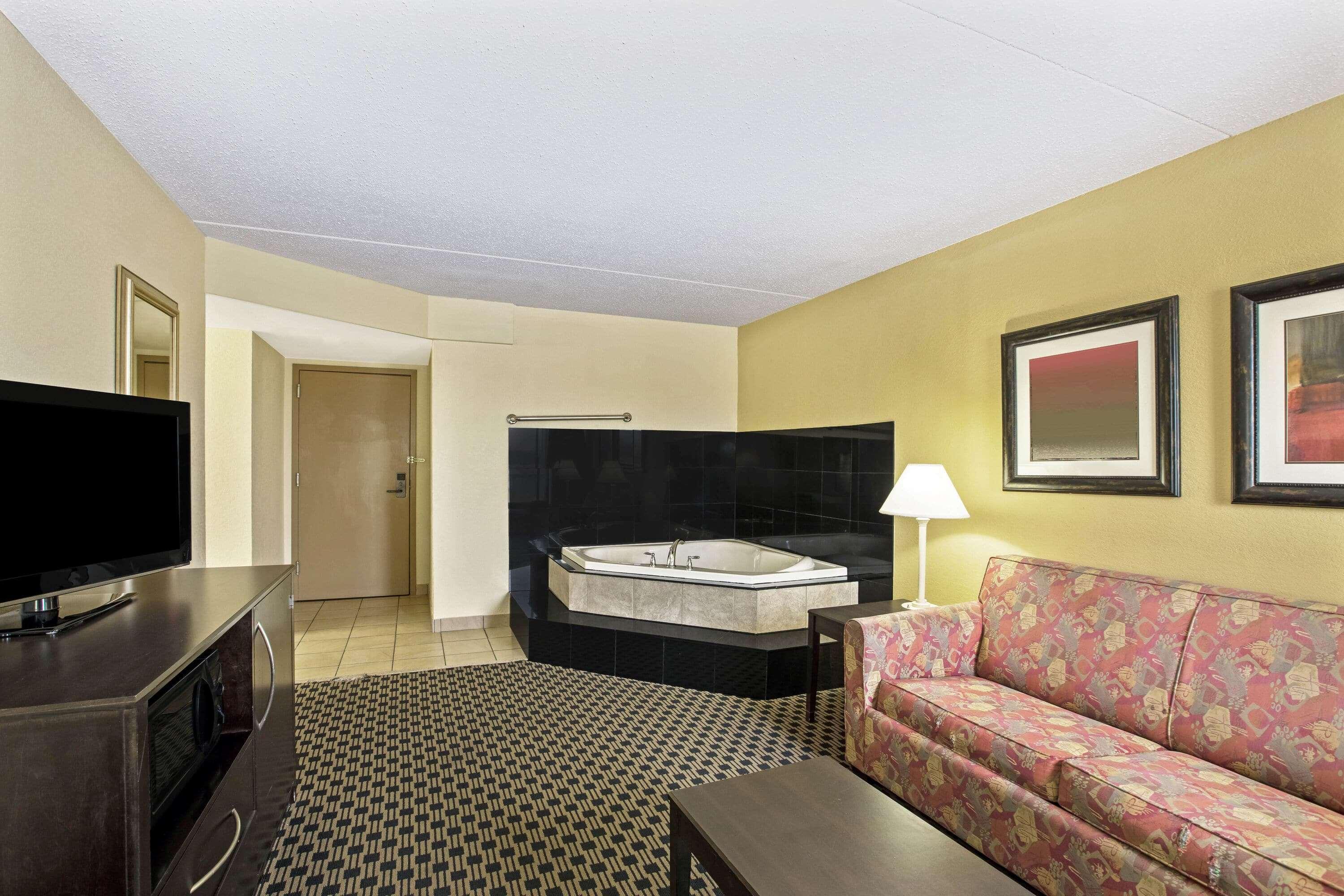 La Quinta By Wyndham Salina Hotel Екстериор снимка