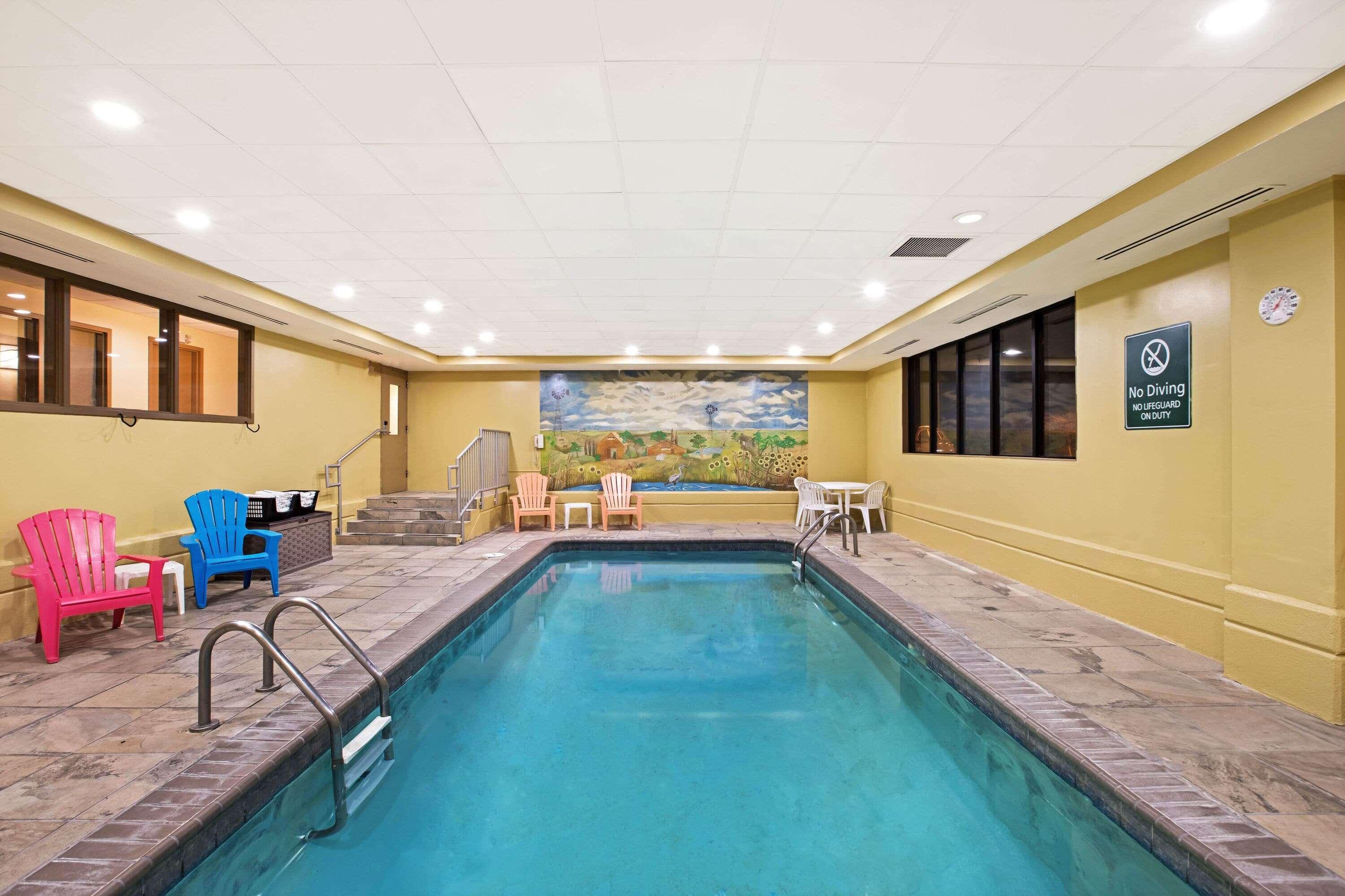 La Quinta By Wyndham Salina Hotel Екстериор снимка